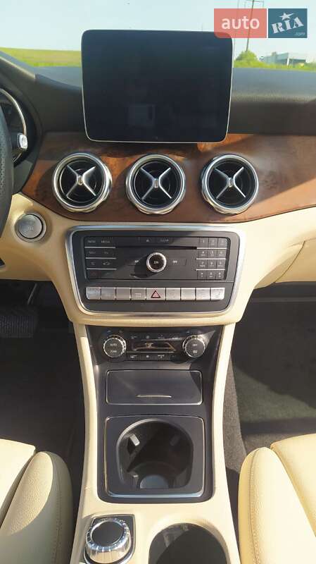 Внедорожник / Кроссовер Mercedes-Benz GLA-Class 2017 в Ровно