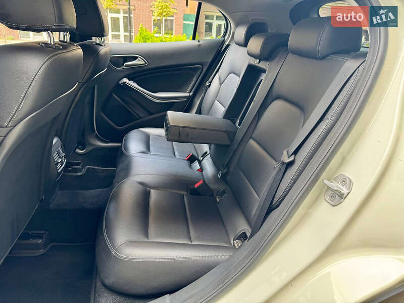 Внедорожник / Кроссовер Mercedes-Benz GLA-Class 2016 в Киеве