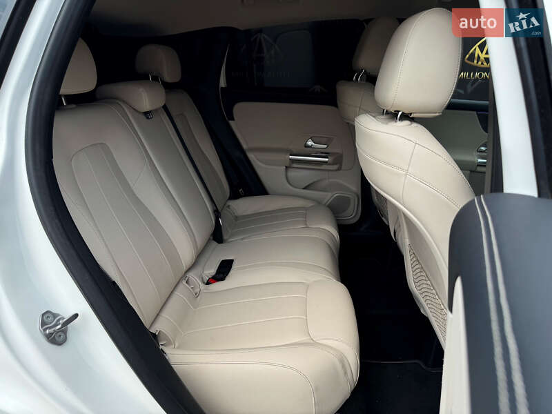 Позашляховик / Кросовер Mercedes-Benz GLA-Class 2020 в Києві