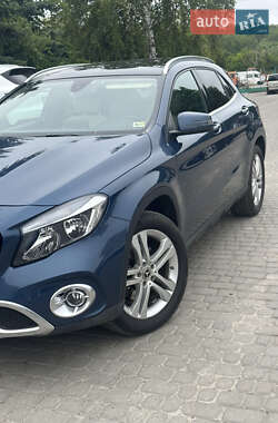 Позашляховик / Кросовер Mercedes-Benz GLA-Class 2018 в 