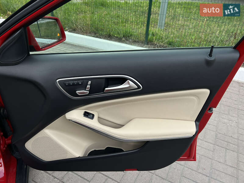 Внедорожник / Кроссовер Mercedes-Benz GLA-Class 2019 в Киеве