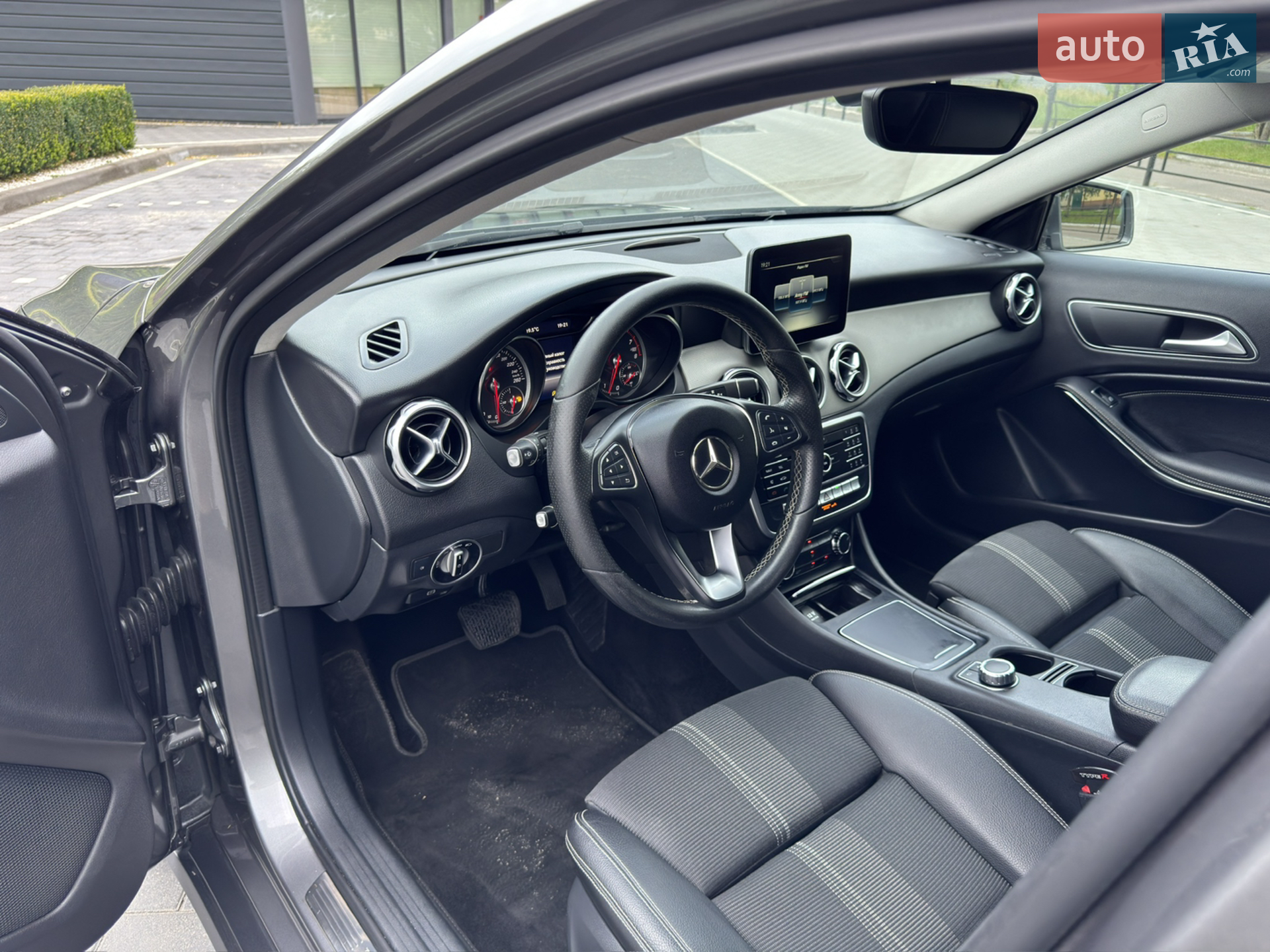 2017 Mercedes-Benz GLA-klasse - мініатюра 27