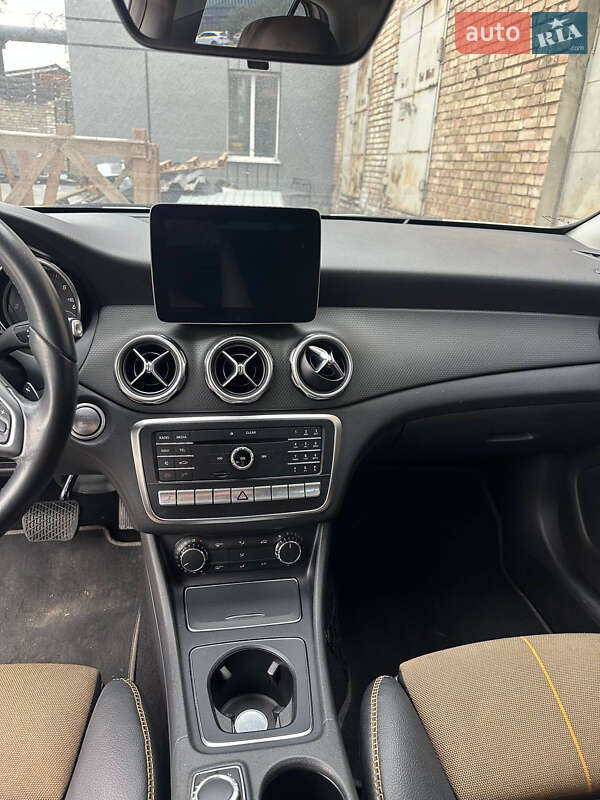 Внедорожник / Кроссовер Mercedes-Benz GLA-Class 2017 в Киеве