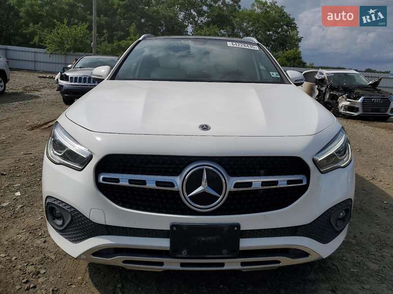 Mercedes-Benz GLA-Class 2021