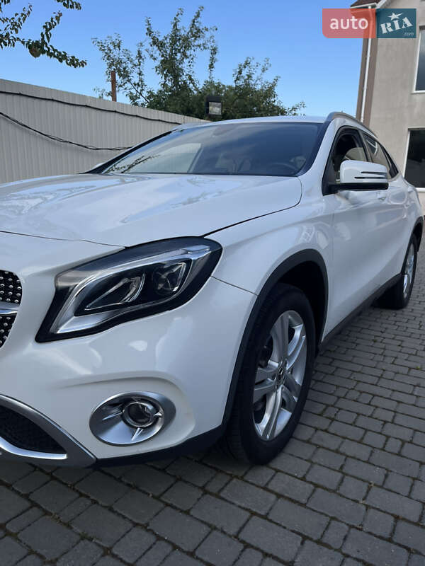 Внедорожник / Кроссовер Mercedes-Benz GLA-Class 2019 в Хмельницком