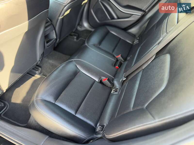 Внедорожник / Кроссовер Mercedes-Benz GLA-Class 2015 в Запорожье