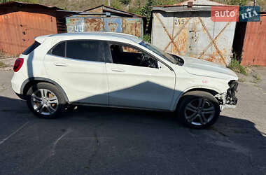 Позашляховик / Кросовер Mercedes-Benz GLA-Class 2015 в 