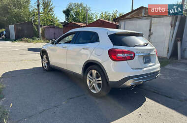 Позашляховик / Кросовер Mercedes-Benz GLA-Class 2015 в 