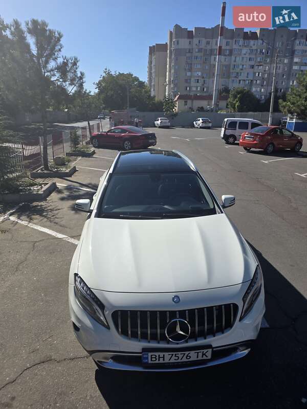 Позашляховик / Кросовер Mercedes-Benz GLA-Class 2015 в 
