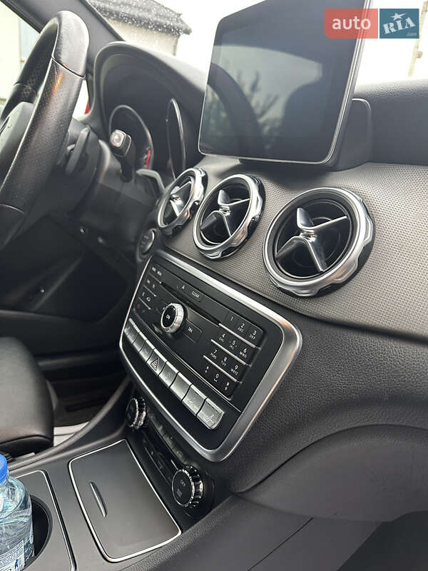 Внедорожник / Кроссовер Mercedes-Benz GLA-Class 2018 в Ровно