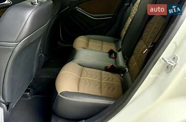 Внедорожник / Кроссовер Mercedes-Benz GLA-Class 2017 в 