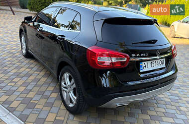 Позашляховик / Кросовер Mercedes-Benz GLA-Class 2015 в 