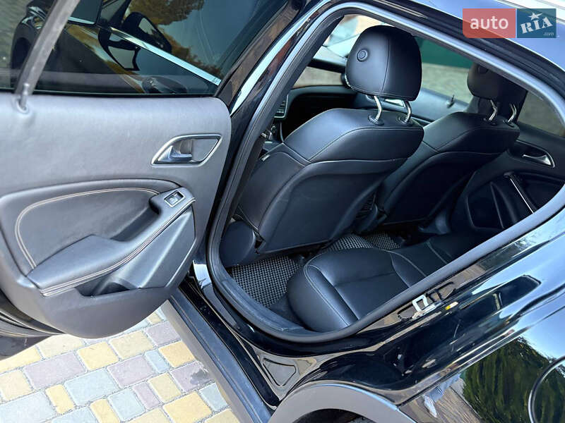Внедорожник / Кроссовер Mercedes-Benz GLA-Class 2015 в Киеве