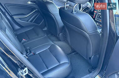 Позашляховик / Кросовер Mercedes-Benz GLA-Class 2015 в 