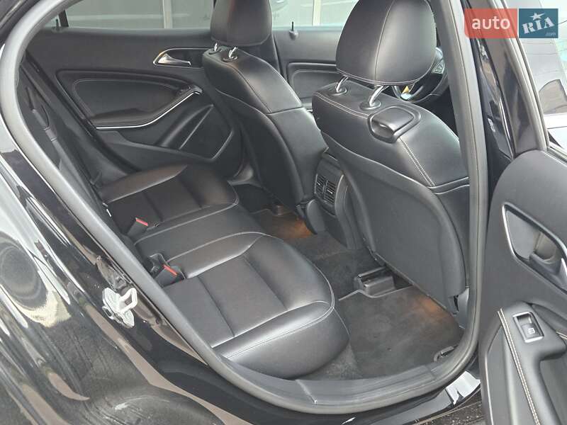 Внедорожник / Кроссовер Mercedes-Benz GLA-Class 2015 в Киеве