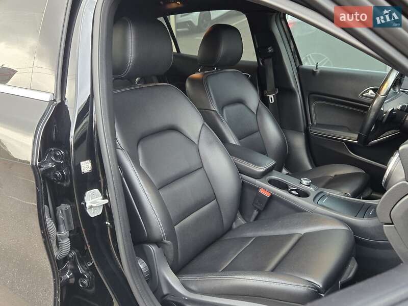Внедорожник / Кроссовер Mercedes-Benz GLA-Class 2015 в Киеве
