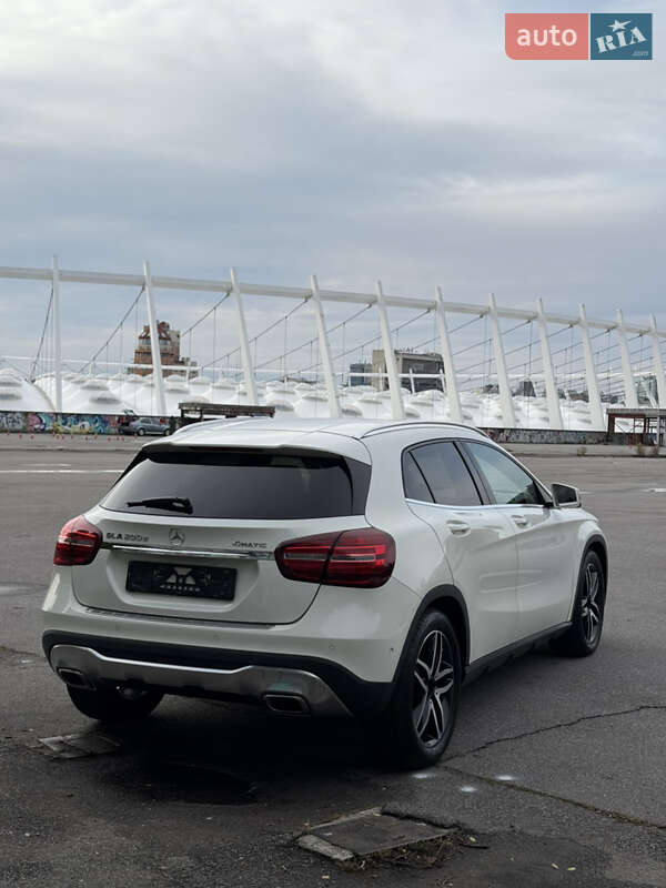 Внедорожник / Кроссовер Mercedes-Benz GLA-Class 2017 в Киеве фото 9 Внедорожник / Кроссовер Mercedes-Benz GLA-Class 2017 в Киеве