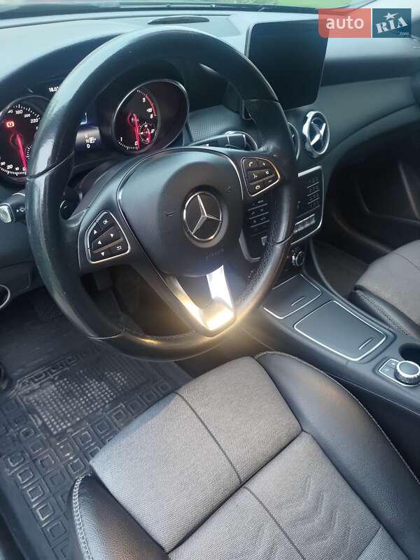 Внедорожник / Кроссовер Mercedes-Benz GLA-Class 2017 в Черновцах