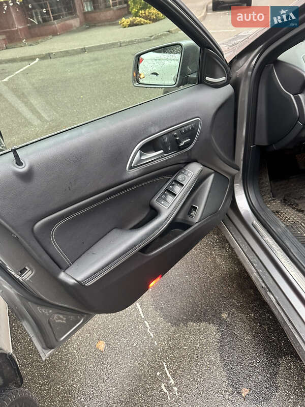 Внедорожник / Кроссовер Mercedes-Benz GLA-Class 2015 в Киеве