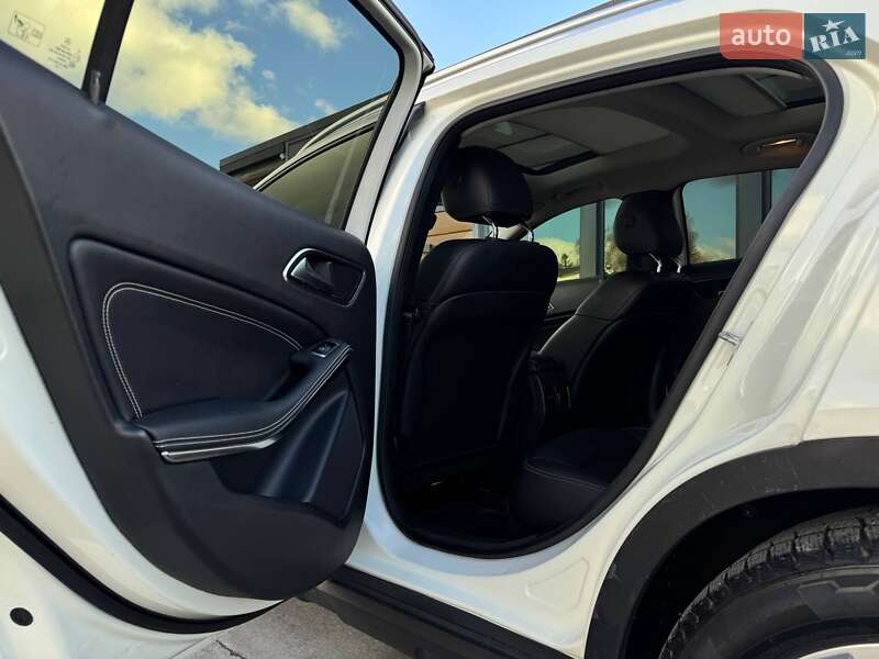 Внедорожник / Кроссовер Mercedes-Benz GLA-Class 2015 в Ровно