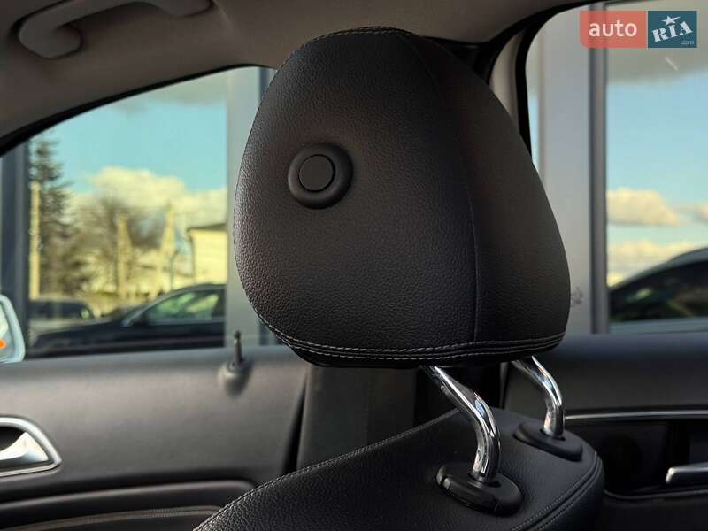 Внедорожник / Кроссовер Mercedes-Benz GLA-Class 2015 в Ровно