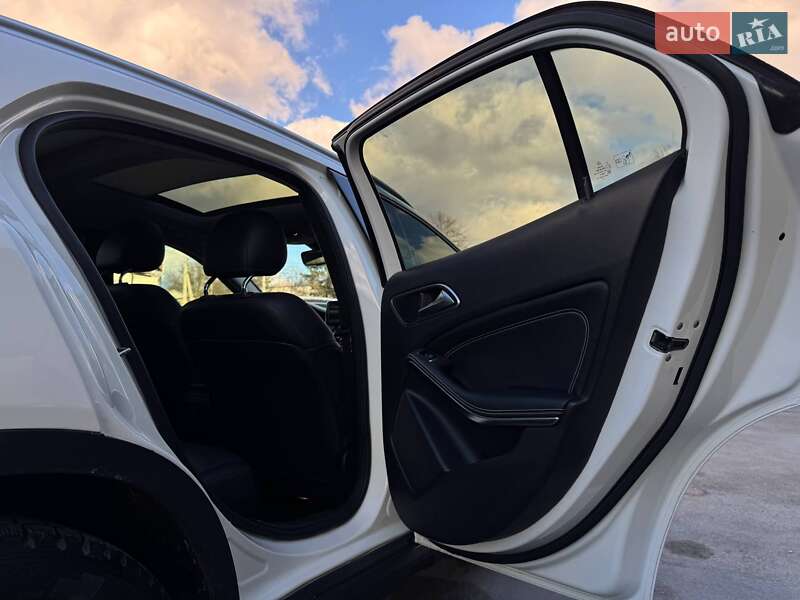 Внедорожник / Кроссовер Mercedes-Benz GLA-Class 2015 в Ровно