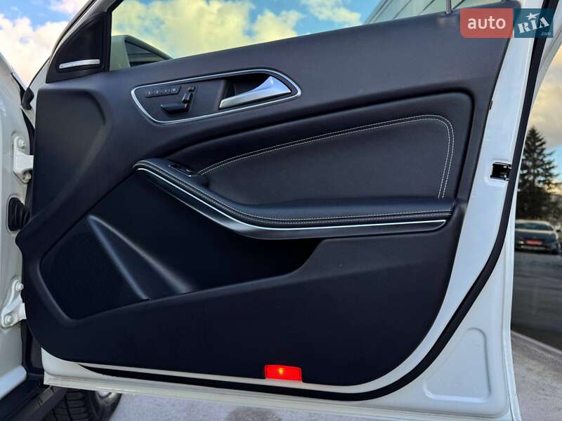 Внедорожник / Кроссовер Mercedes-Benz GLA-Class 2015 в Ровно