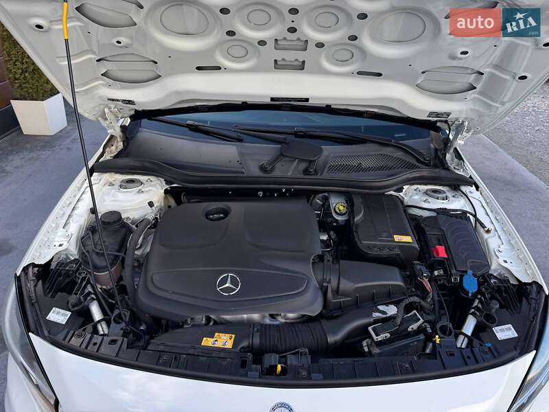 Внедорожник / Кроссовер Mercedes-Benz GLA-Class 2015 в Ровно