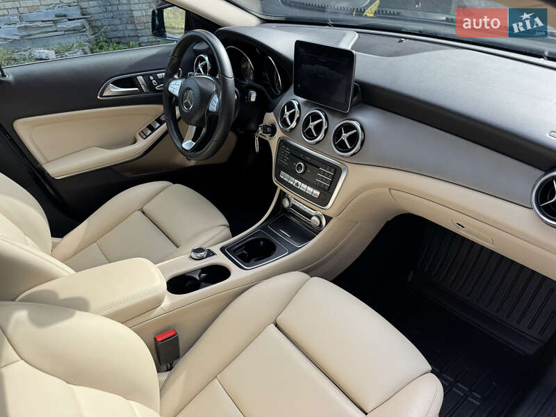 Внедорожник / Кроссовер Mercedes-Benz GLA-Class 2017 в Киеве
