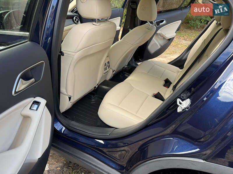 Внедорожник / Кроссовер Mercedes-Benz GLA-Class 2017 в Киеве