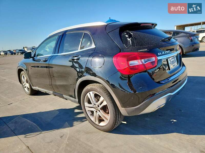 Внедорожник / Кроссовер Mercedes-Benz GLA-Class 2019 в Тернополе