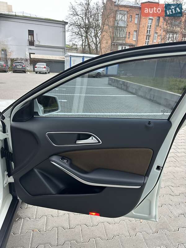 Позашляховик / Кросовер Mercedes-Benz GLA-Class 2017 в Києві