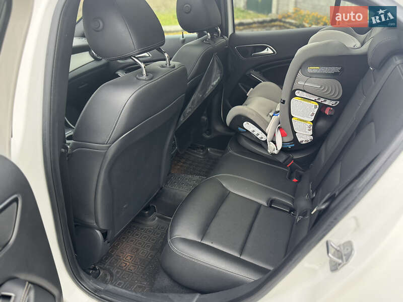 Позашляховик / Кросовер Mercedes-Benz GLA-Class 2018 в Кам'янському