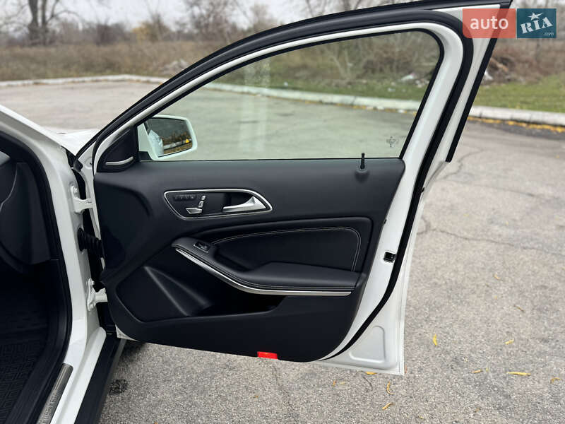 Позашляховик / Кросовер Mercedes-Benz GLA-Class 2018 в Кам'янському