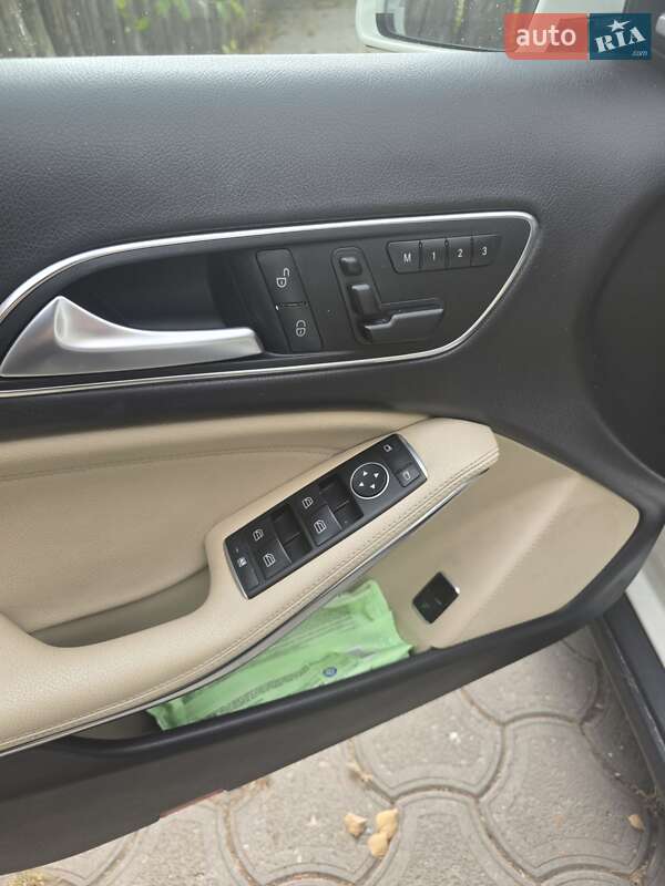 Внедорожник / Кроссовер Mercedes-Benz GLA-Class 2017 в Запорожье