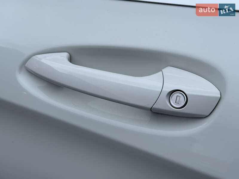 Позашляховик / Кросовер Mercedes-Benz GLA-Class 2016 в Києві