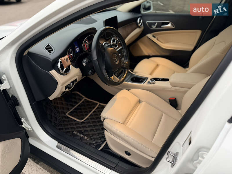 Внедорожник / Кроссовер Mercedes-Benz GLA-Class 2018 в Киеве