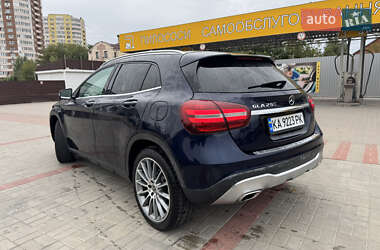 Внедорожник / Кроссовер Mercedes-Benz GLA-Class 2017 в Киеве