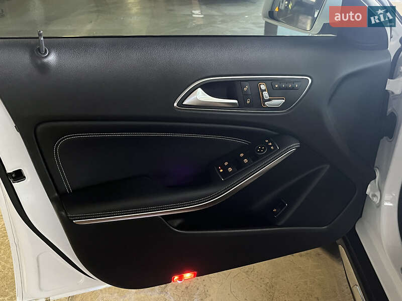 Позашляховик / Кросовер Mercedes-Benz GLA-Class 2018 в Києві