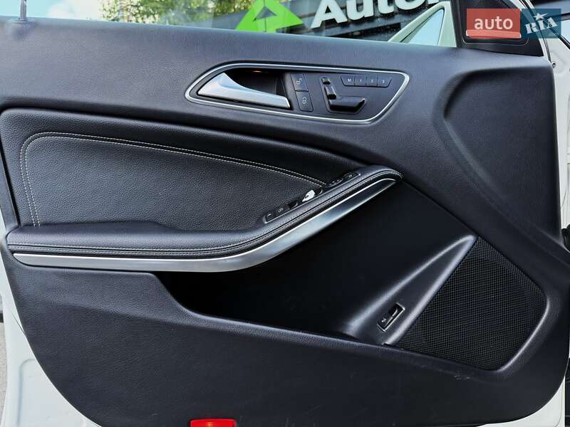 Внедорожник / Кроссовер Mercedes-Benz GLA-Class 2016 в Киеве