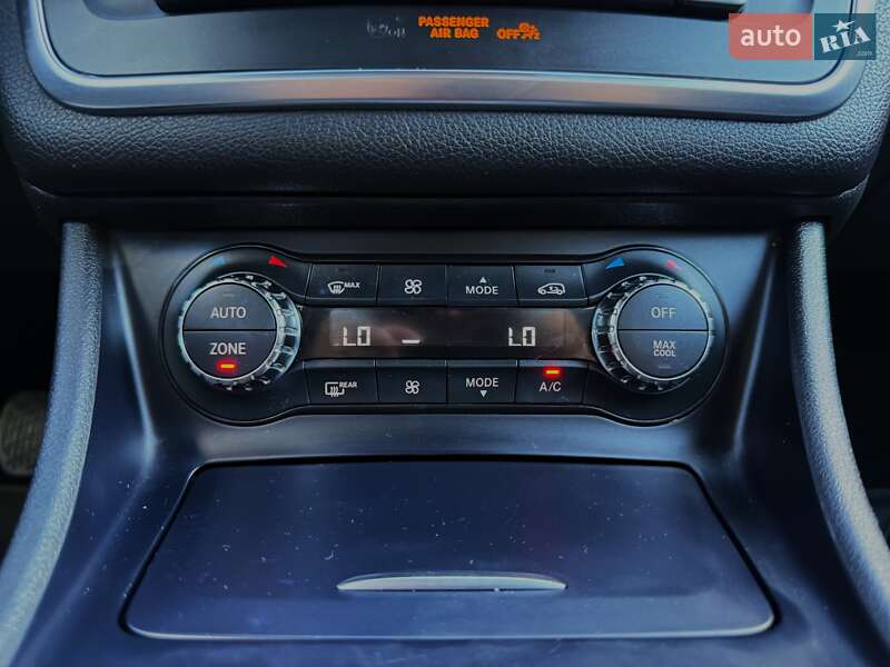 Внедорожник / Кроссовер Mercedes-Benz GLA-Class 2016 в Киеве