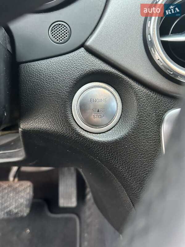 Внедорожник / Кроссовер Mercedes-Benz GLA-Class 2015 в Киеве