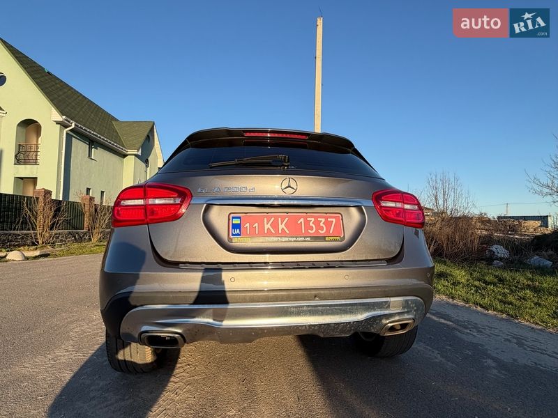 Внедорожник / Кроссовер Mercedes-Benz GLA-Class 2016 в Киеве