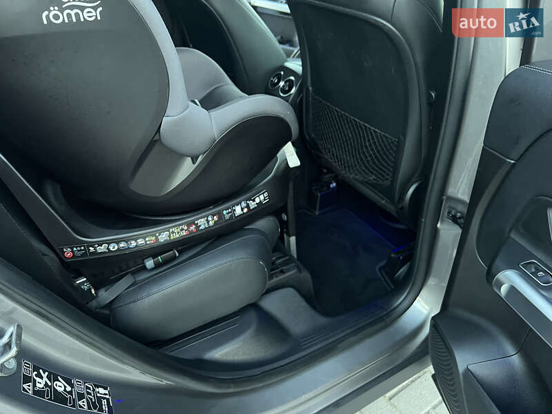 Внедорожник / Кроссовер Mercedes-Benz GLB-Class 2019 в Тернополе
