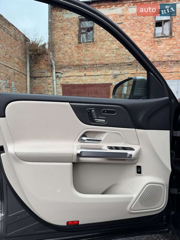 Внедорожник / Кроссовер Mercedes-Benz GLB-Class 2019 в Харькове