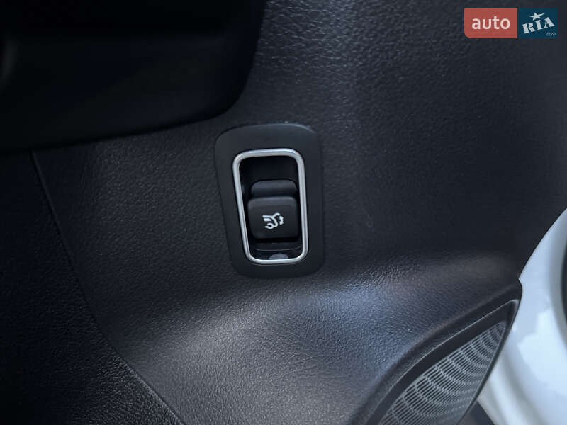 Внедорожник / Кроссовер Mercedes-Benz GLB-Class 2020 в Тернополе