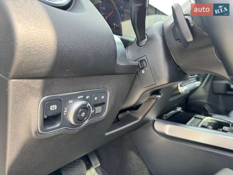 Внедорожник / Кроссовер Mercedes-Benz GLB-Class 2022 в Киеве