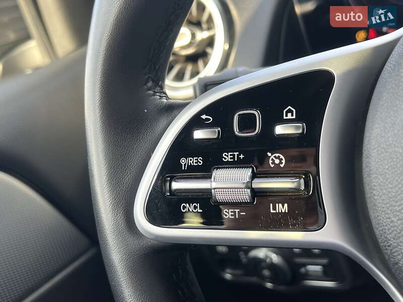 Внедорожник / Кроссовер Mercedes-Benz GLB-Class 2021 в Киеве
