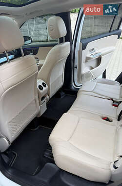 Внедорожник / Кроссовер Mercedes-Benz GLB-Class 2020 в 