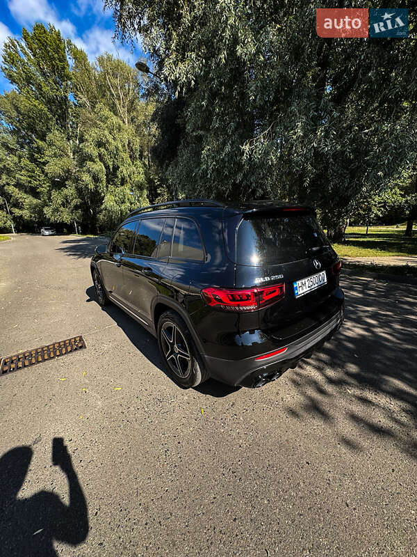 Внедорожник / Кроссовер Mercedes-Benz GLB-Class 2020 в Киеве